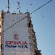 Алпинисти уклањају банер са Палате "Албанија"