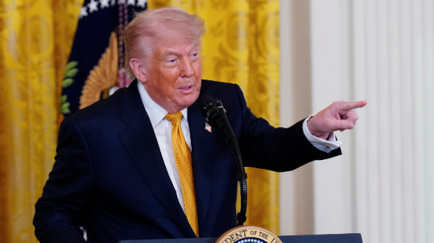 Трамп: Близу смо договора са Ираном, могућ прекид сукоба; ИРГЦ: Транзит кроз Ормуски мореуз постаће безбедан