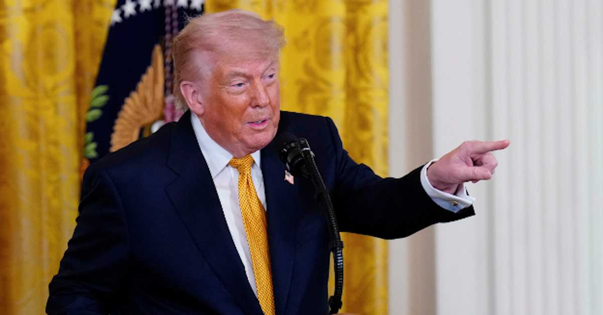 Трамп: Близу смо договора са Ираном, могућ прекид сукоба; ИРГЦ: Транзит кроз Ормуски мореуз постаће безбедан