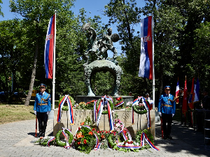 Јунацима са Кошара одата почаст полагањем венаца у Београду