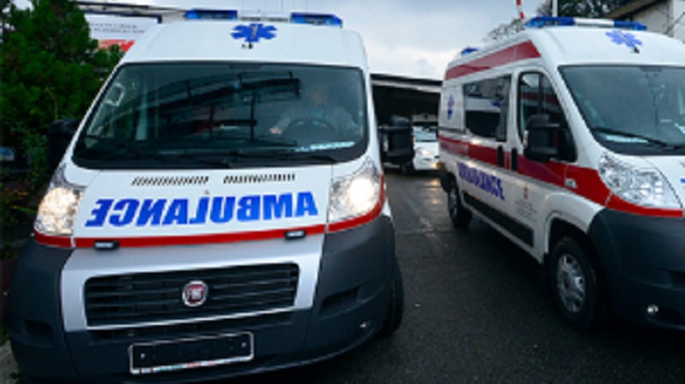 Младић погинуо кад је аутомобилом ударио у бандеру у Бољевцима