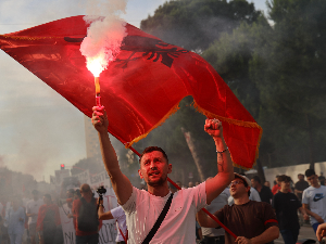 Албанија "чисти" протесте, прогнана Куртијева проиранска активисткиња