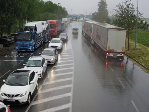 Теретна возила чекају више од 40 сати – нови царински систем у Хрватској изазвао хаос на граници