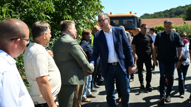 Вучић у обиласку радова на деоници пута код Лесковца: Ово значи живот за село