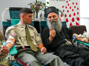 Патријарх Порфирије учествовао у акцији добровољног давања крви