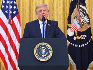 Трамп поново у сукобу с медијима: "Одузети лиценце телевизијама које нису преносиле мој говор"