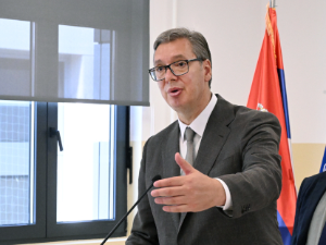 Вучић: Прво влада подноси оставку, па расписујем изборе, нећу без њих бити премијер