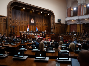 Посланици од 10 часова настављају седницу, расправа о амандманима на закон о пројекту "Београд на води"