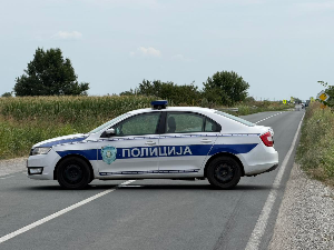 Воз ударио аутомобил на пружном прелазу у Оџацима, погинули мајка и син