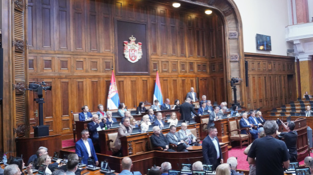 Наставак скупштинске расправе о неповерењу Влади Србије