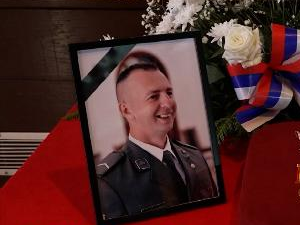 Вучић постхумно одликовао Милована Јовановића који је погинуо у мировној мисији у Либану