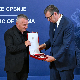 Вучић постхумно одликовао Милована Јовановића који је погинуо у мировној мисији у Либану, отац примио орден