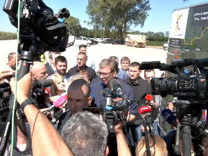 Вучић обилази радове код Бездана на деоници брзе саобраћајнице 