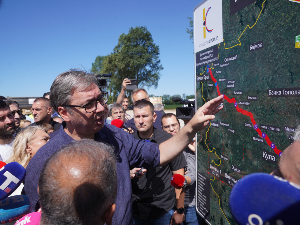 Вучић обилази радове код Бездана на деоници брзе саобраћајнице 