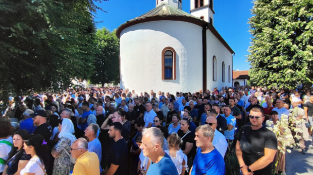 Братунац – 34 године туге и сећања на 3.267 убијених Срба; литургију служио патријарх Порфирије