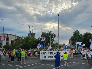 Протест против изградње на Ушћу – блокиран кружни ток, заустављен саобраћај преко Бранковох моста