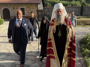 Патријарх Порфирије на Косову и Метохији, са Трамповим саветником пастором Бернсом обилази српске манастире