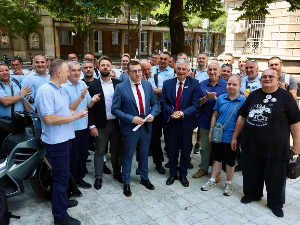 Вучић се састао са синдикатима ГСП-а, Банковић: Јавно-приватно партнерство са 