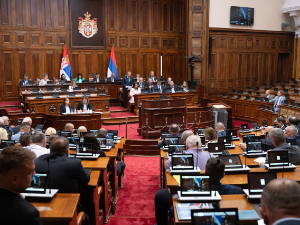 Посланици Скупштине Србије настављају расправу о 18 тачака дневног реда