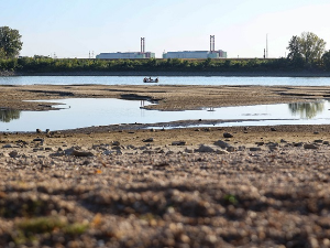 Мађарска уводи ванредне мере због ниског водостаја Дунава – рад од куће и мере штедње како би се избегли нестанци струје