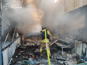 Напад на Запорожје, пожари у граду – петоро страдало, 20 повређених; гађан и Кијев