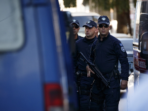 Претреси у селима код Зубиног Потока, двоје приведених