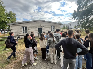 Четрдесет младих, једно путовање и мостови за будућност