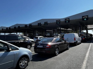 Викенд гужве на границама – на Батровцима се из Србије чека два сата, на Градини до 40 минута