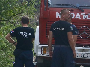 Како добровољни ватрогасци помажу у борби са ватром у Делиблатској пешчари и на Столовима