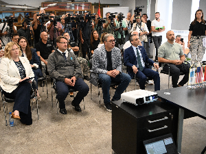 Председник Вучић у Центру за разминирање