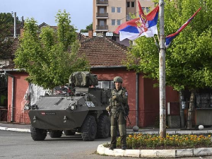 Начелник штаба Кфора у Косовској Митровици: Прилагођавамо позиционирање, али смо спремни да реагујемо