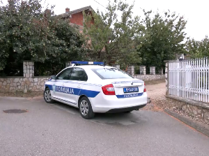 Мушкарац убио сестричину и зета у породичној кући у Великом Градишту, две особе рањене
