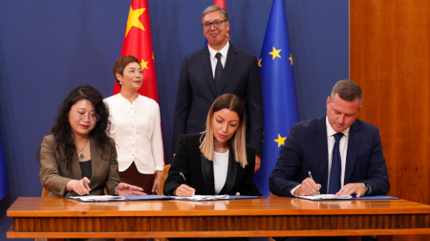 Потписан споразум са кинеском компанијом о изградњи фабрике батерија у Инђији; Вучић: Ово је велика вест за нас