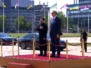 Председник Вучић дочекао председника Зеленског испред Палате 
