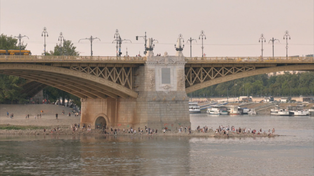 Будимпешта без крузера, спруд испод Маргаретиног моста – низак водостај Дунава мења слику региона