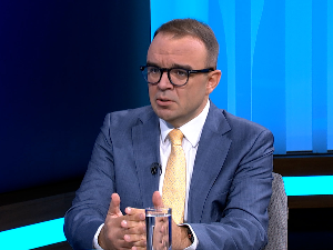 Врањеш: Конаковић нема овлашћења која себи приписује, Хелез позива на рат док Европа ћути