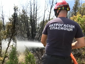 Пожар на Столовима под контролом - успостављена последња линија одбране од 5 километара, стабилно на Делиблатској пешчари