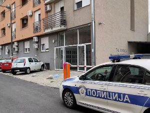 Угашен пожар у Новом Саду,  један стан потпуно изгорео - евакуисане 32 особе