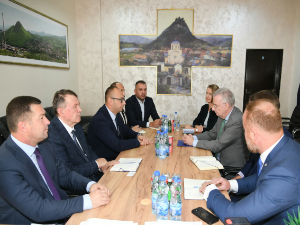 Шеф канцеларије ЕУ у Приштини с представницима Српске листе у Звечану