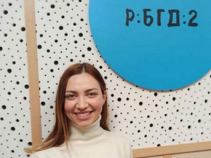 Тумачење народне пословице „У Бога су вунене ноге, а гвоздене руке” 