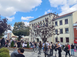 Протест испред Гимназије у Чачку због именовања новог руководства