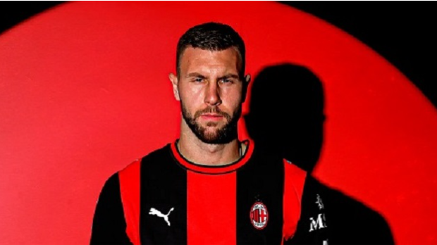 Страхиња Павловић продужио уговор са Миланом до 2031.