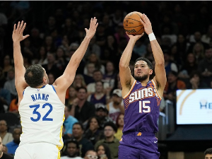 Букер блистао на отварању сезоне у Финиксу - Вориорси три меча без победе