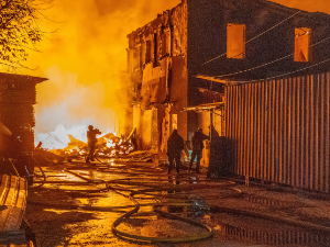 Дронови погодили брод код Бугарске, опасан терет завршио у мору; нови напад на Харков; страни новинари стижу у Олешку