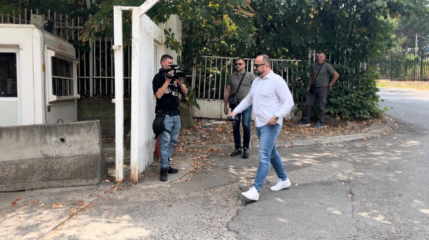 Милан Радојевић напустио полицијску станицу у Косовској Митровици: Не ...