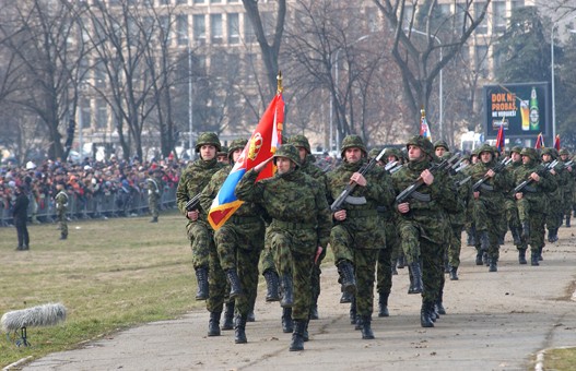 Без регрута, параде и кандидатуре