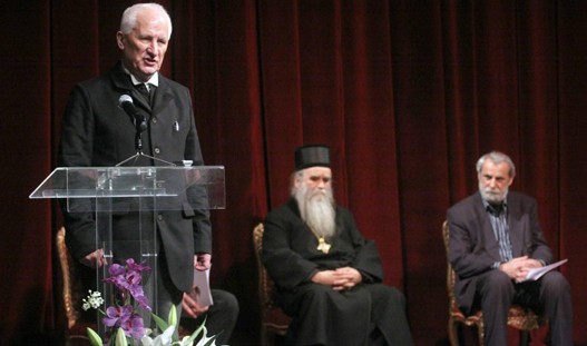 НАГРАДА „ИЗВИИСКРА ЊЕГОШЕВА“ МИТРОПОЛИТУ АМФИЛОХИЈУ