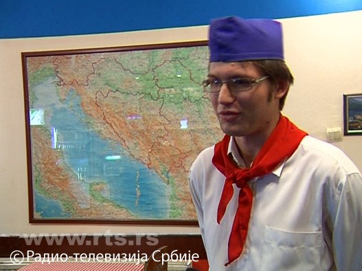 Konobar%20kafane%20Jugoslavija.jpg