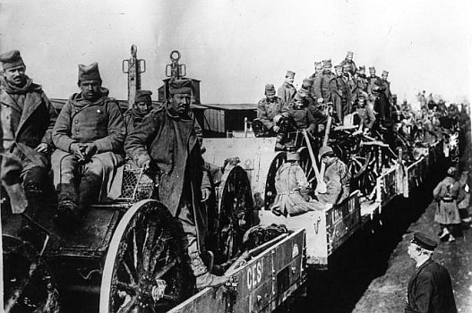 Zeleznicki transport artiljerije W.jpg