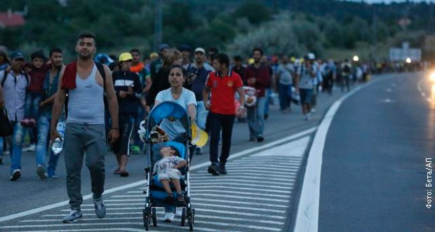 Stotine migranata uputilo se auto-putem M1 ka Beču